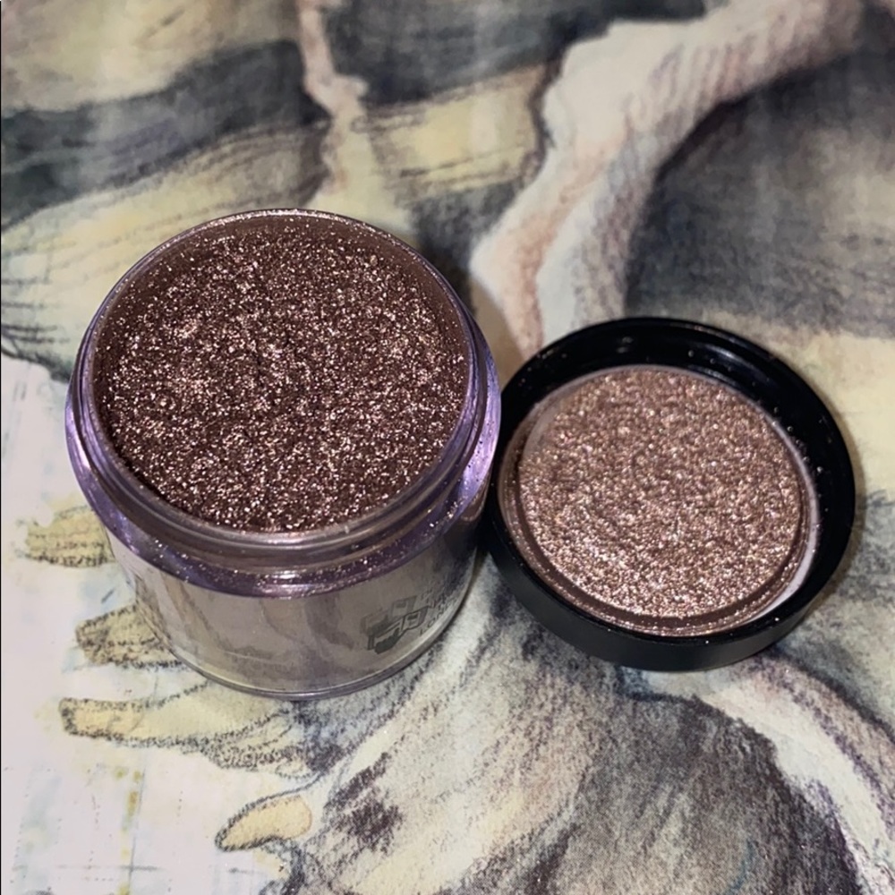 MAC COSMETICS NEW SUNNYDAZE PIGMENT VERY RARE